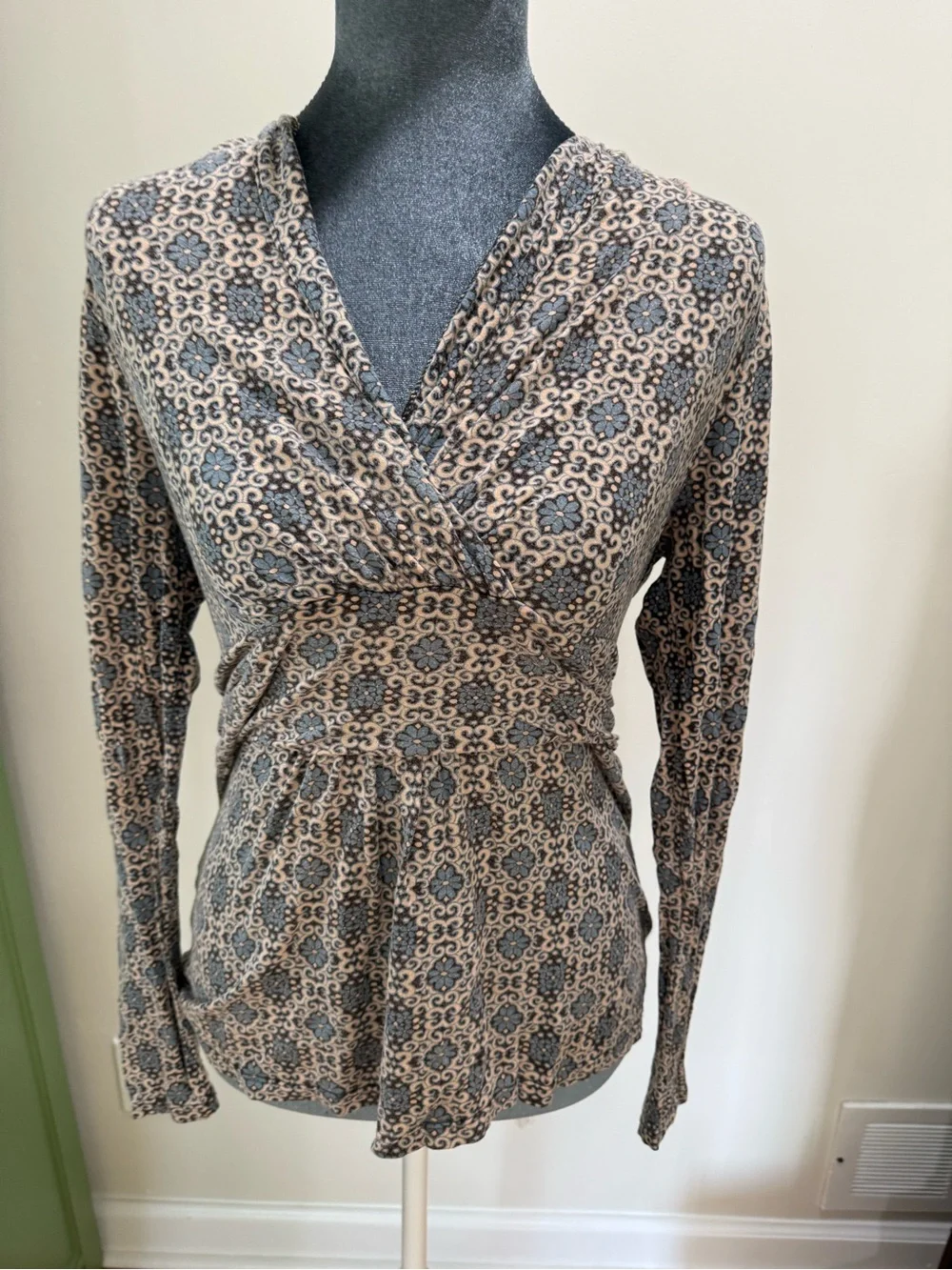Ann Taylor Beige and Blue Printed Knit top, Surplice Long-Sleeve Top - Picture 2 of 7
